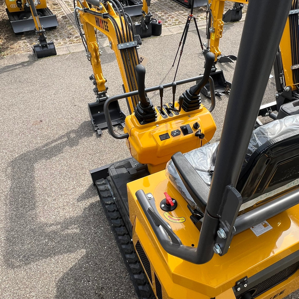 Minibagger HY10N2 - 1t, Koop 7,6KW Diesel, Schnellwechsler, 40cm Zahnlöffel