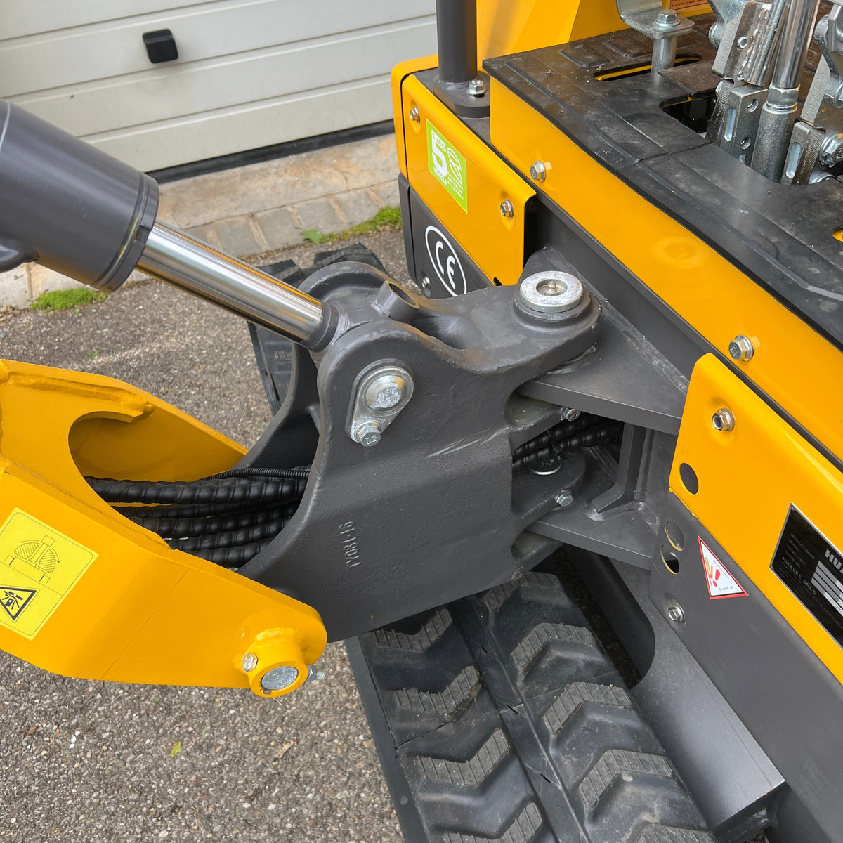 Minibagger HY18F1 - 1,8t, Kubota D722 Diesel, Schnellwechsler, 43 cm Zahnlöffel