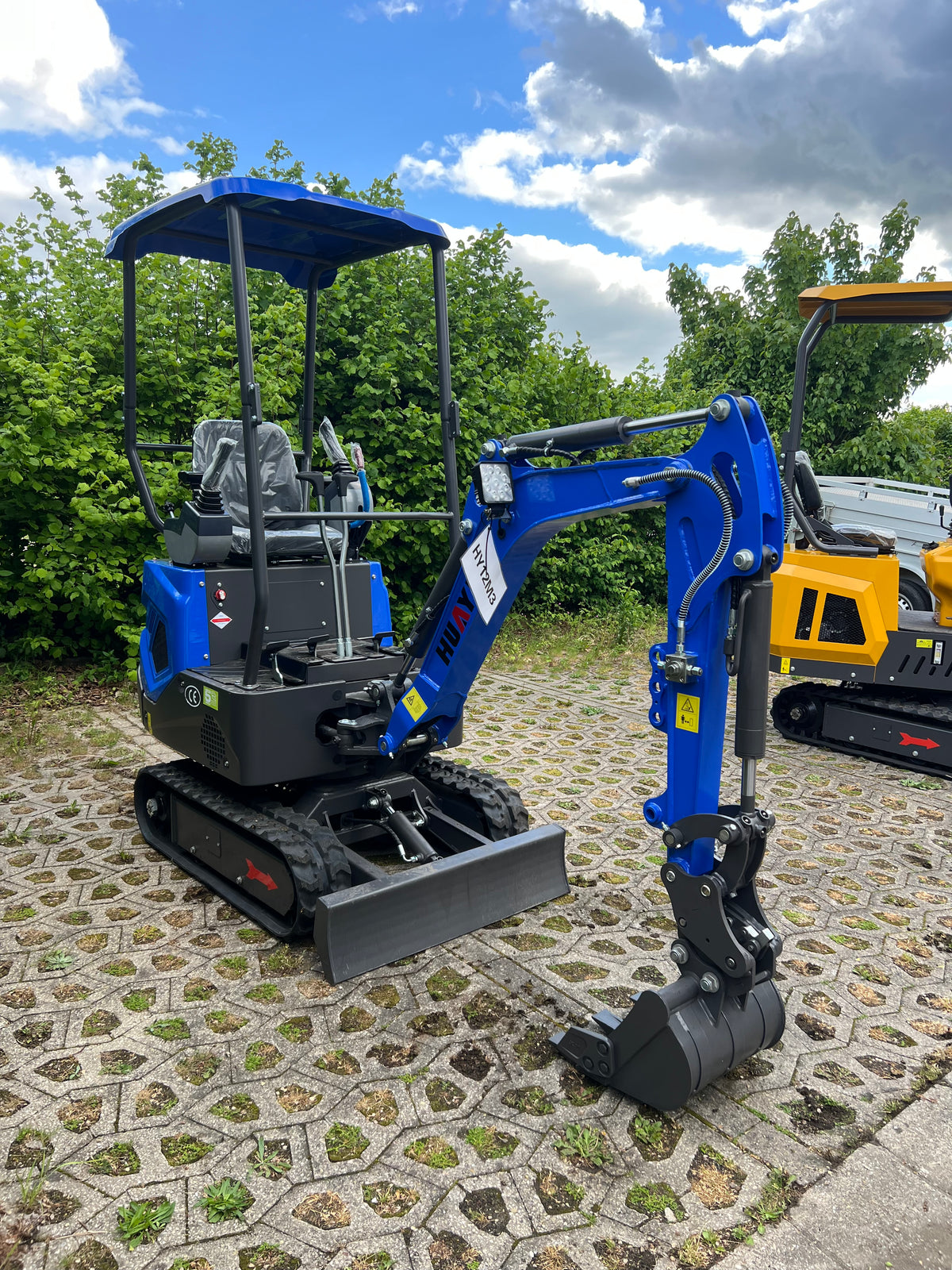 Minibagger HY12 Bagger 1000 kg Diesel 1t inkl. Schnellwechsler & Zahnlöffel