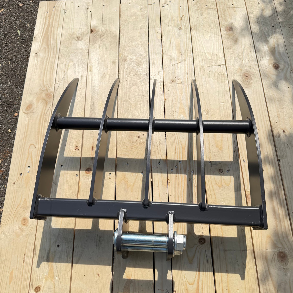 Rechen 90 cm für Minibagger breiter Rechen inkl. 2 Montagebolzen