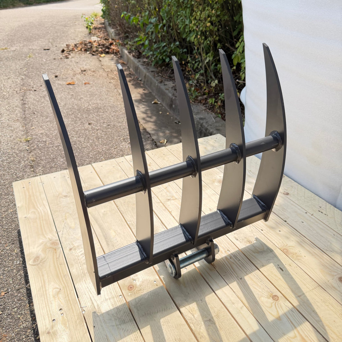 Rechen 90 cm für Minibagger breiter Rechen inkl. 2 Montagebolzen
