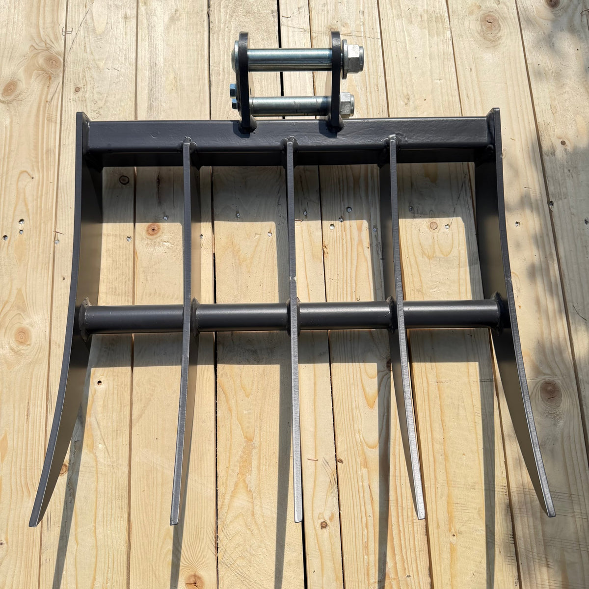 Rechen 90 cm für Minibagger breiter Rechen inkl. 2 Montagebolzen