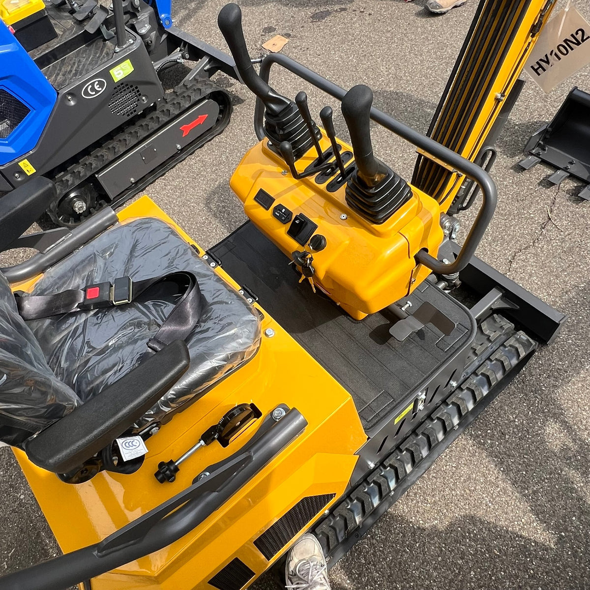 Minibagger HY10N2 - 1t, Koop 7,6KW Diesel, Schnellwechsler, 40cm Zahnlöffel