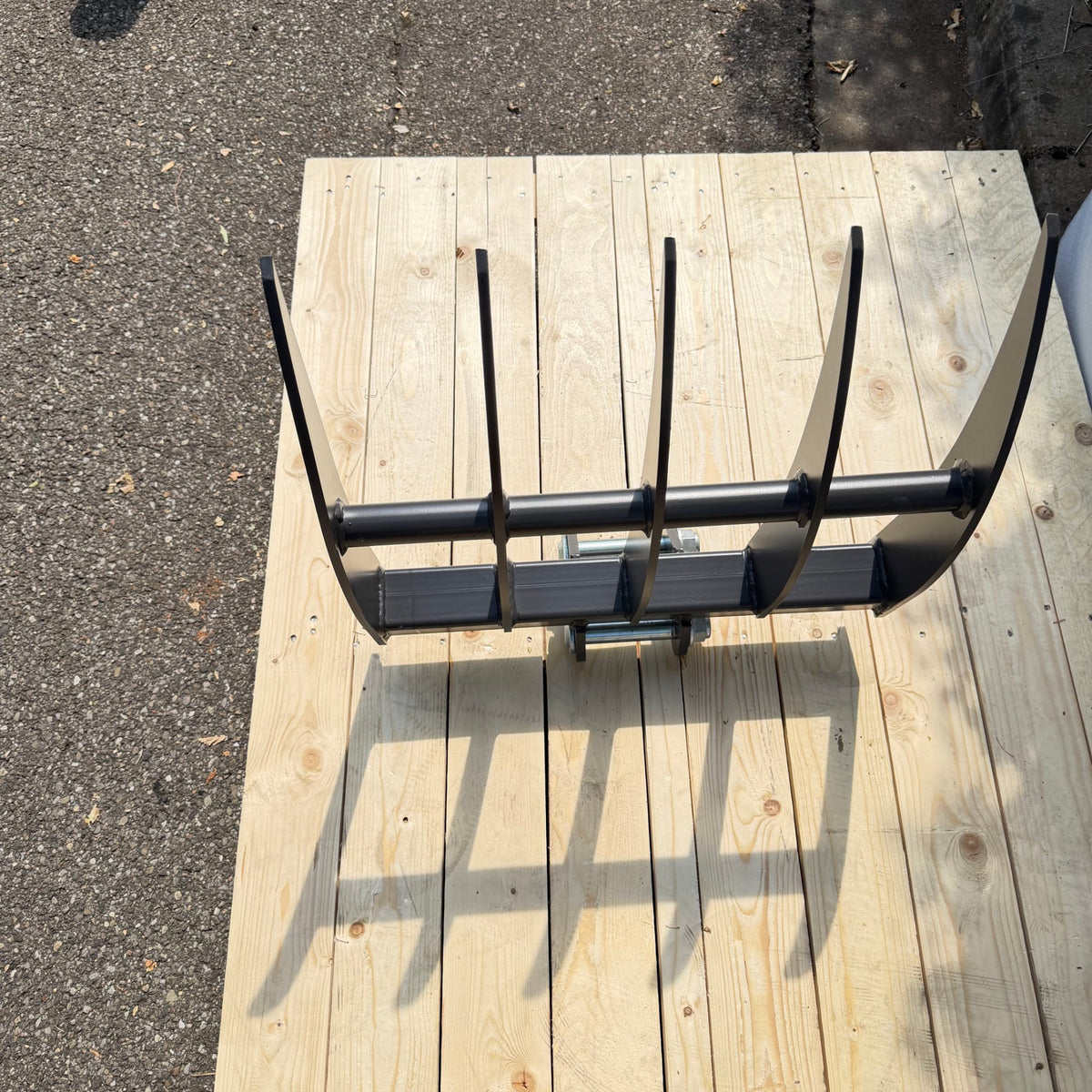 Rechen 90 cm für Minibagger breiter Rechen inkl. 2 Montagebolzen